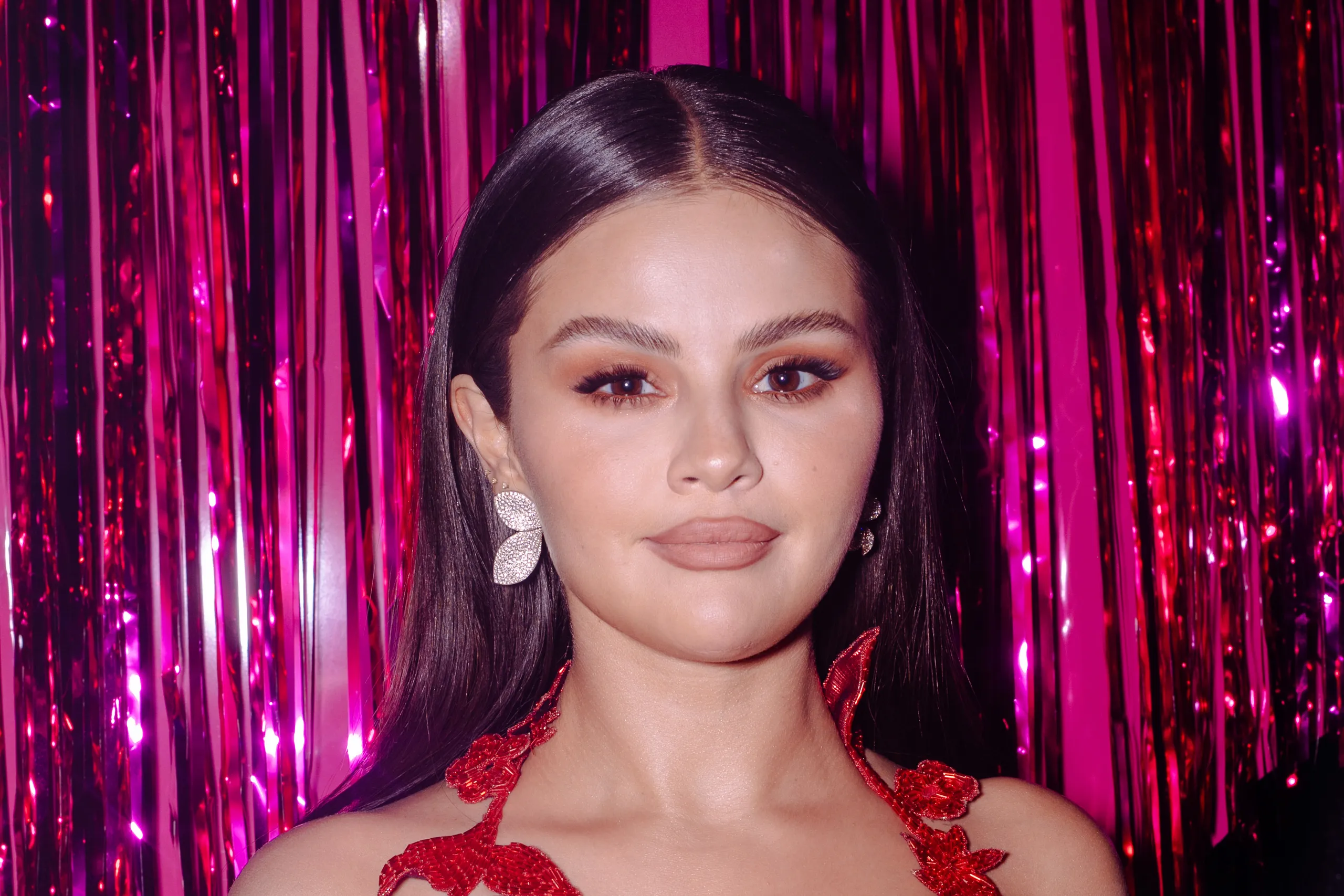 The Hidden Facts Behind Selena Gomez Plastic Surgeries, Nose Surgery, Breast Implant, Teeth Surgery